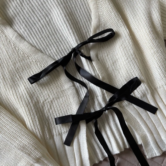 Elegant White Sweater with Black Ribbon Accents - Picture 3 of 5